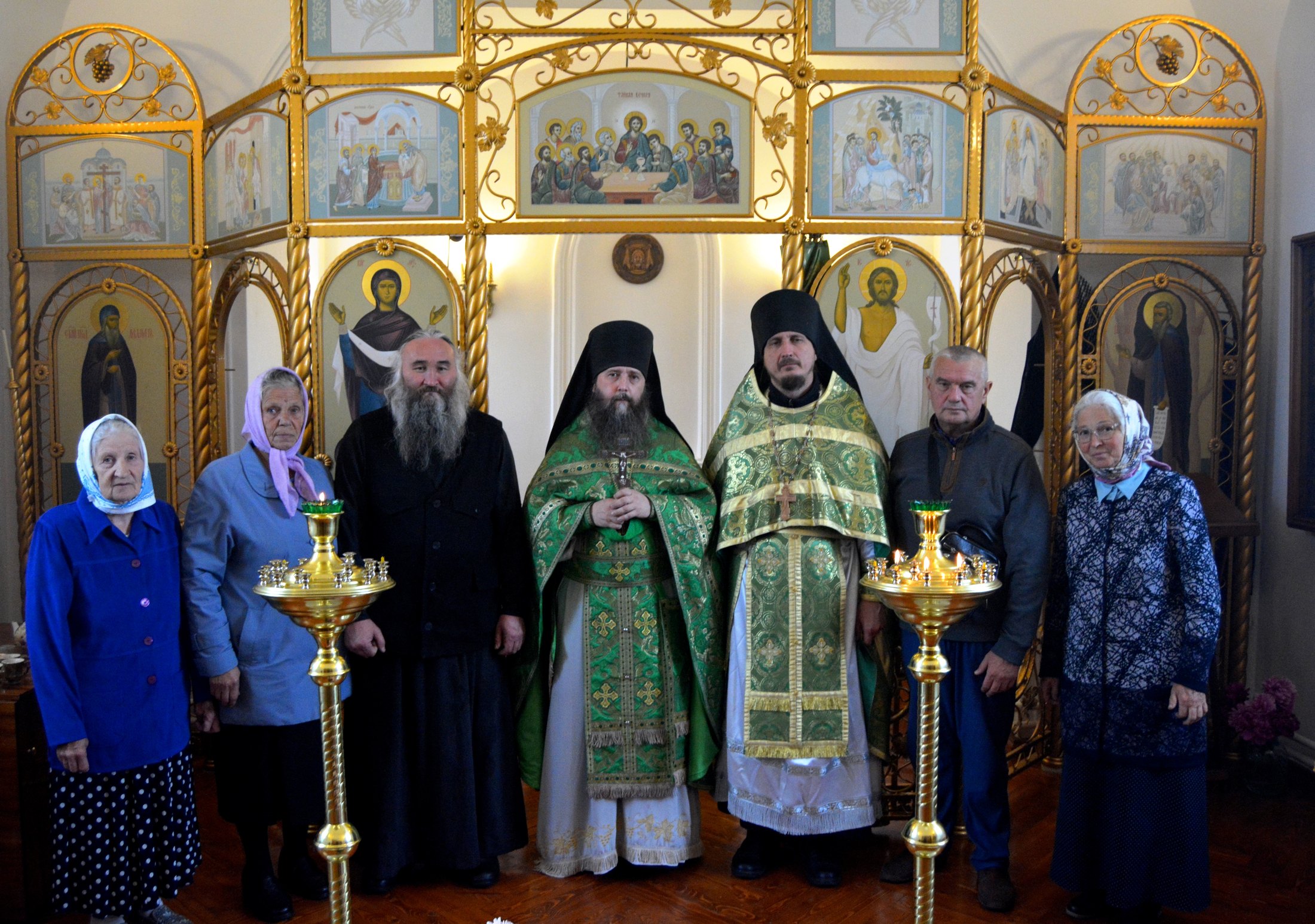 Духовенство и прихожане в храме