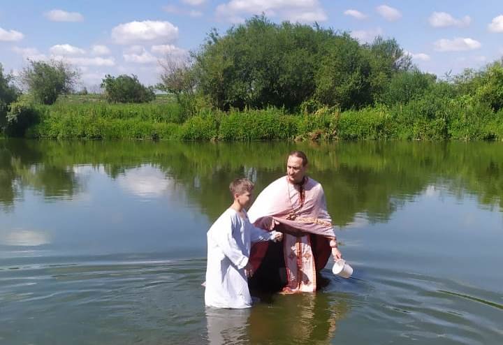 Таинство Крещения на реке